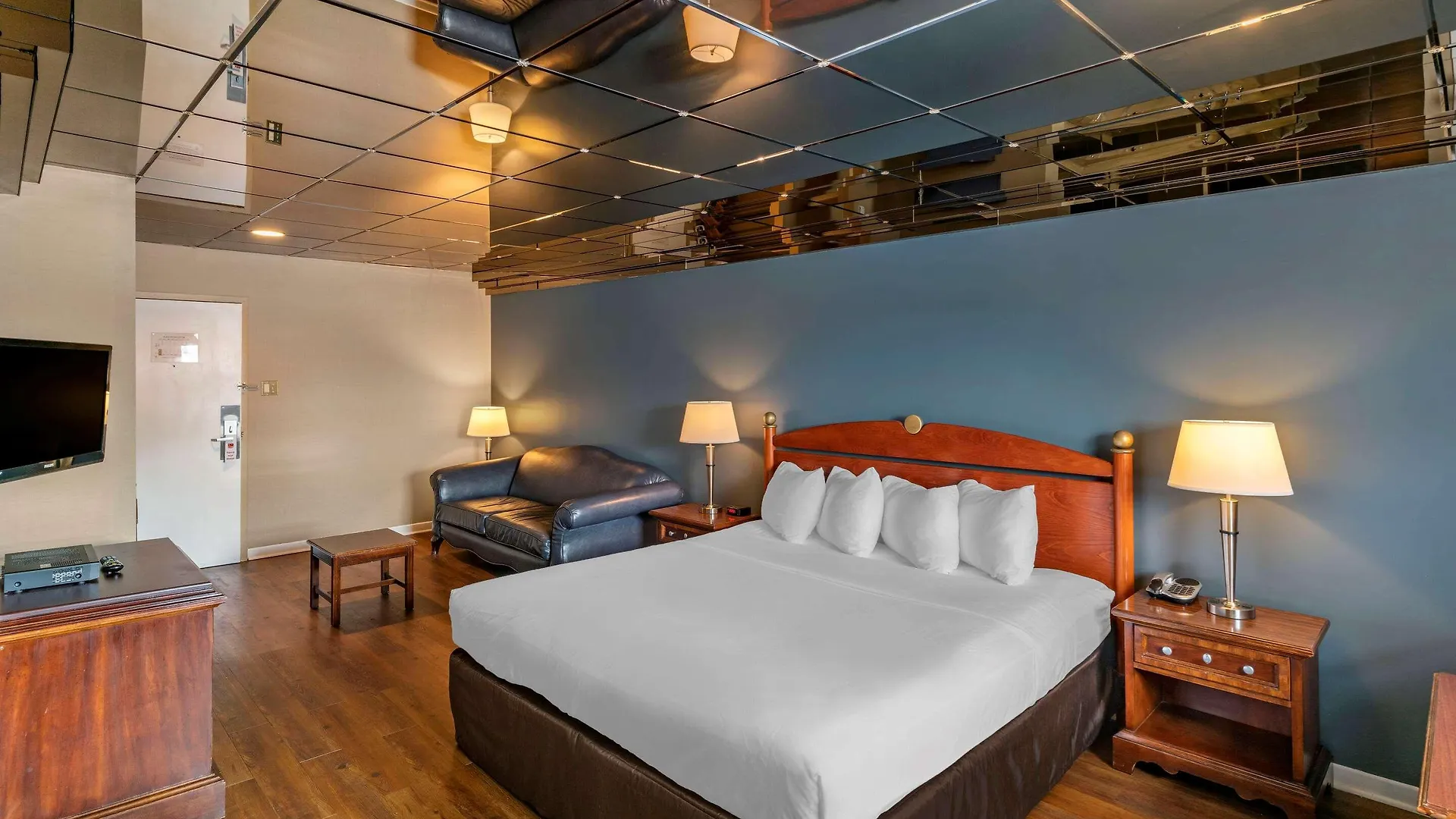 Econo Lodge Brossard 0*,  Kanada