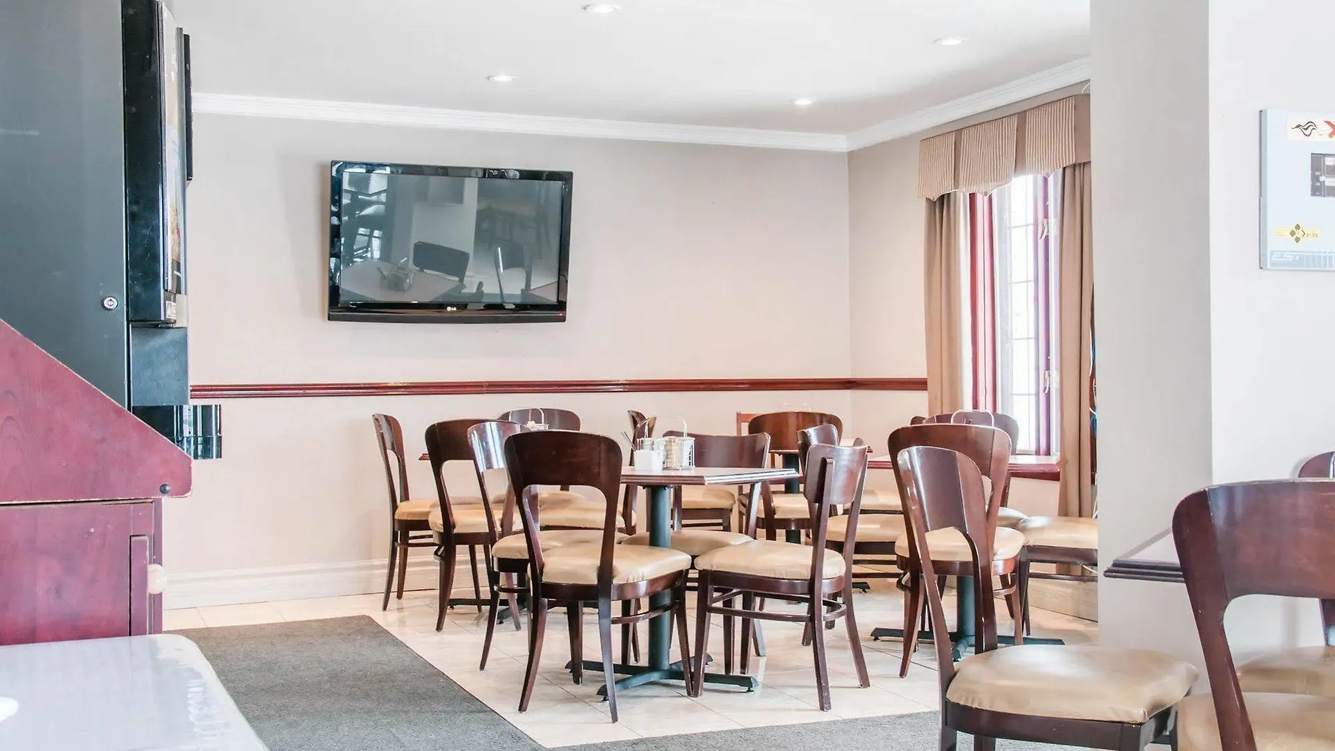 Econo Lodge Brossard 0*,